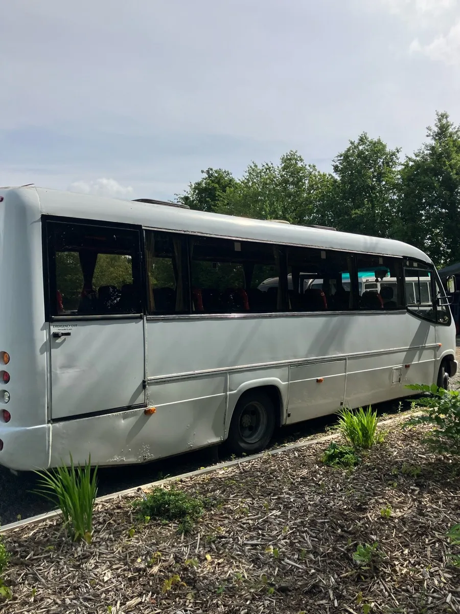 Bus - Image 3