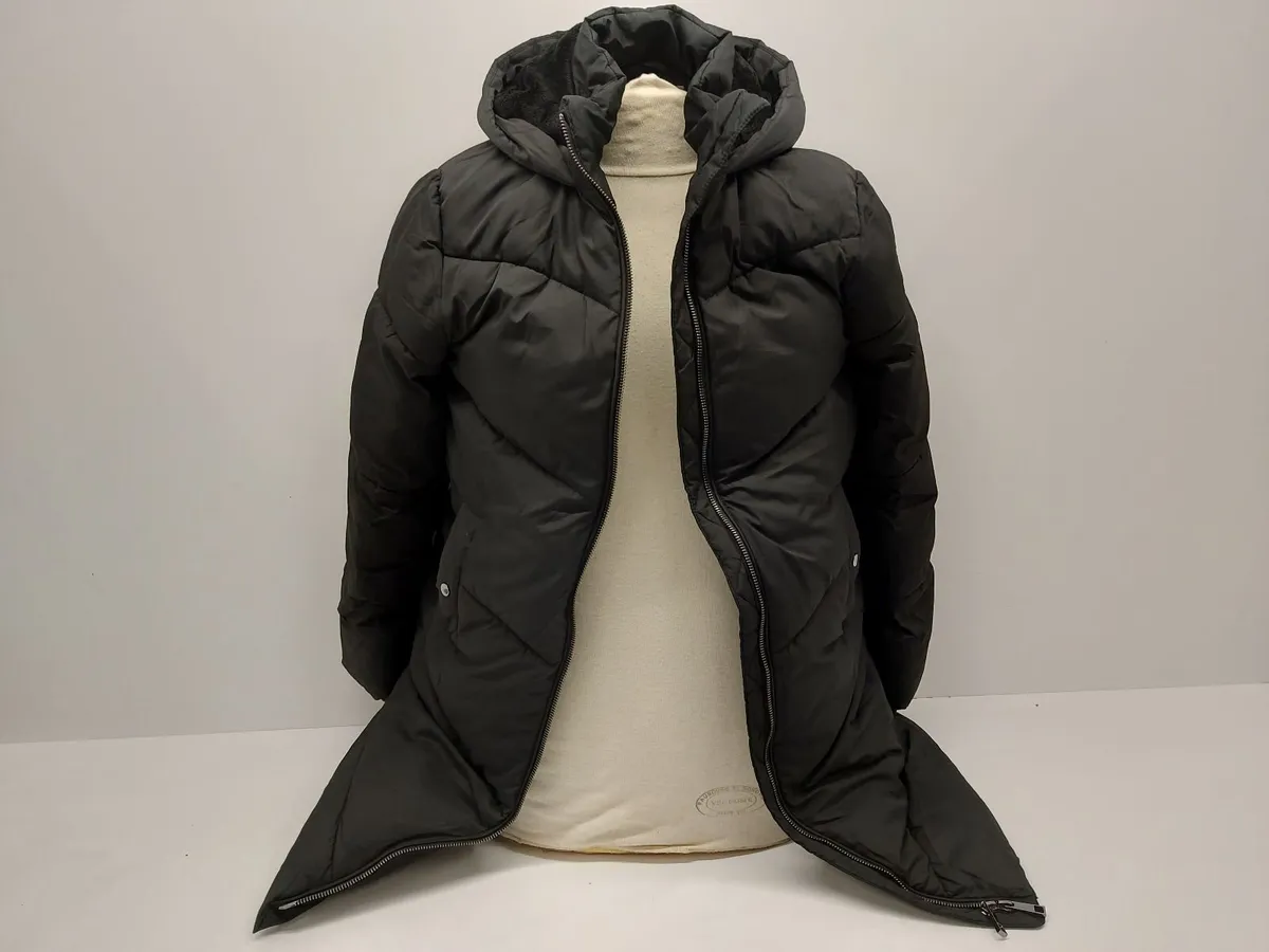 Online Clothing Auction - Image 4
