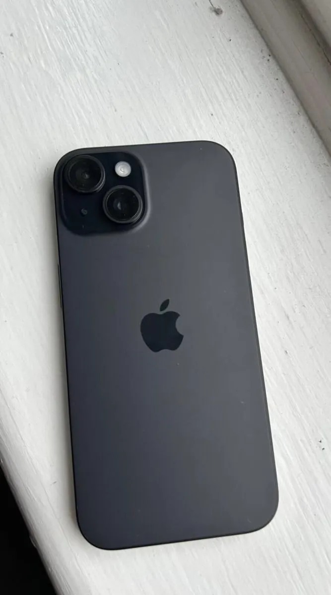 iPhone 15 - Image 1
