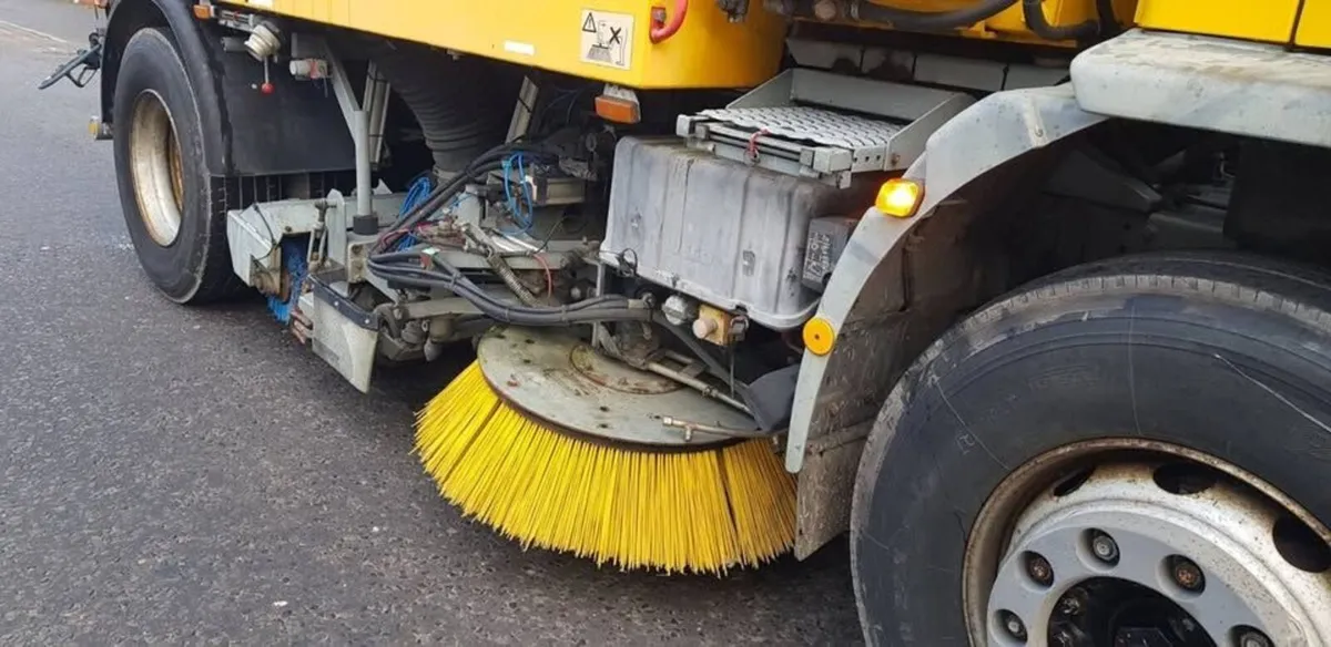 Ford Iveco Road Sweeper - Image 4