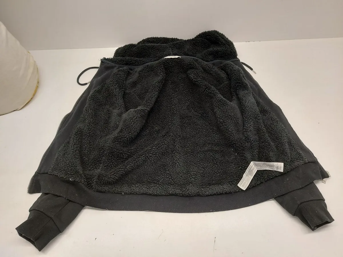 Online Clothing Auction - Image 1