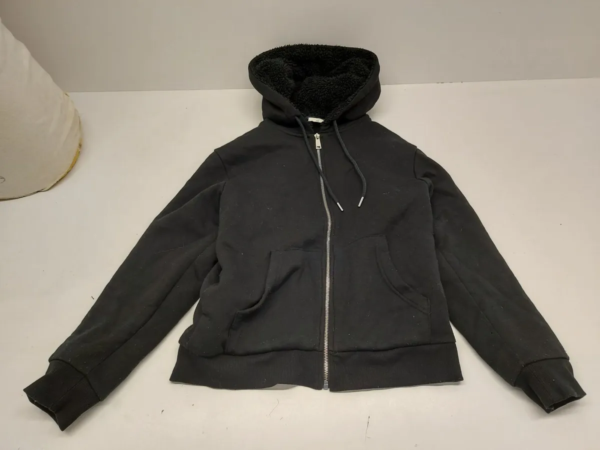 Online Clothing Auction - Image 2