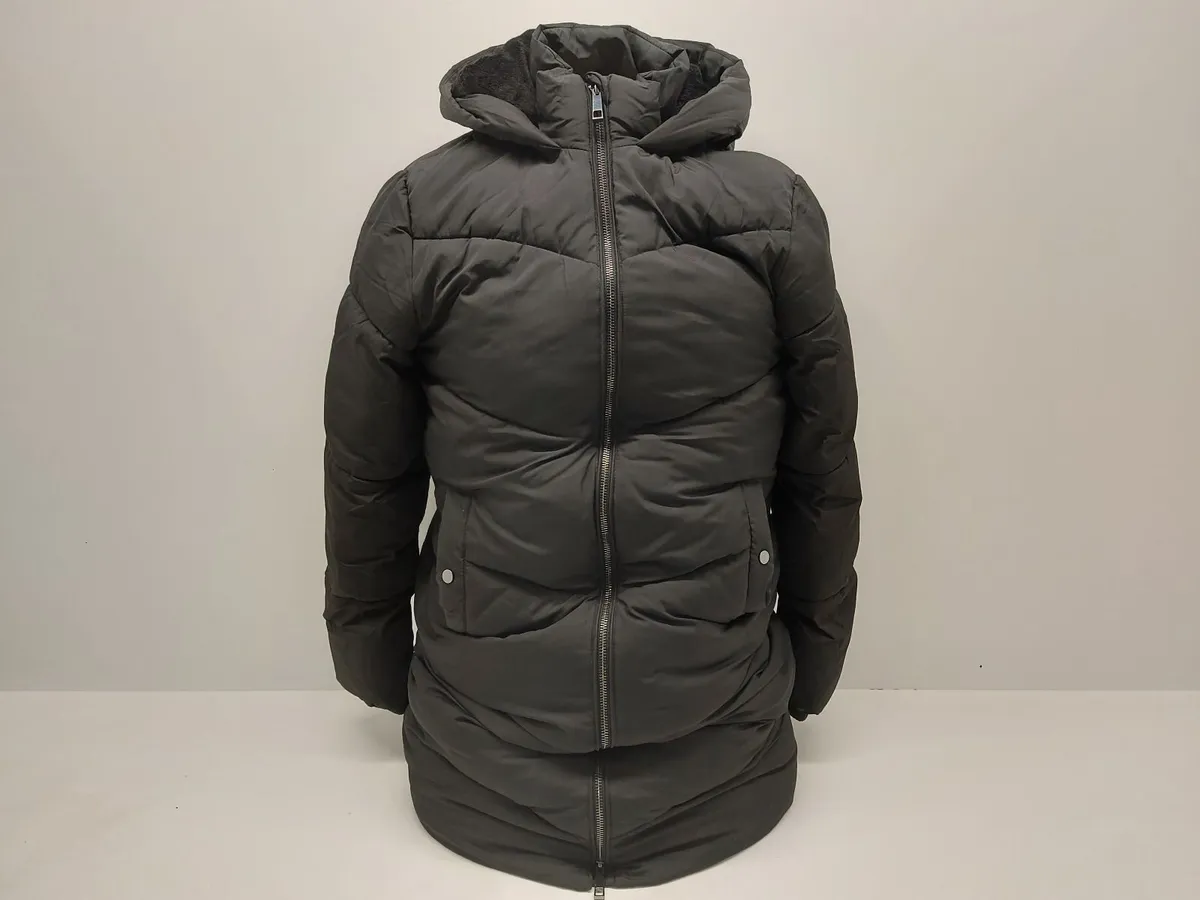 Online Clothing Auction - Image 2