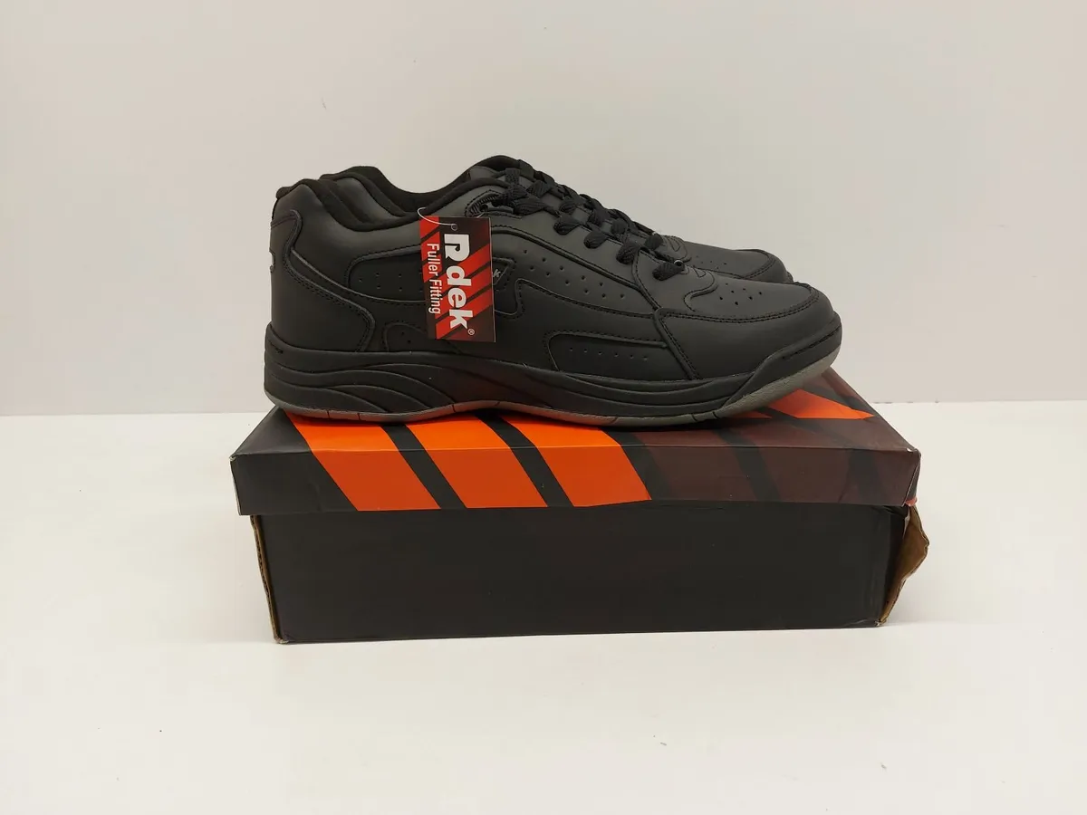 Online Clothing Auction - Image 4
