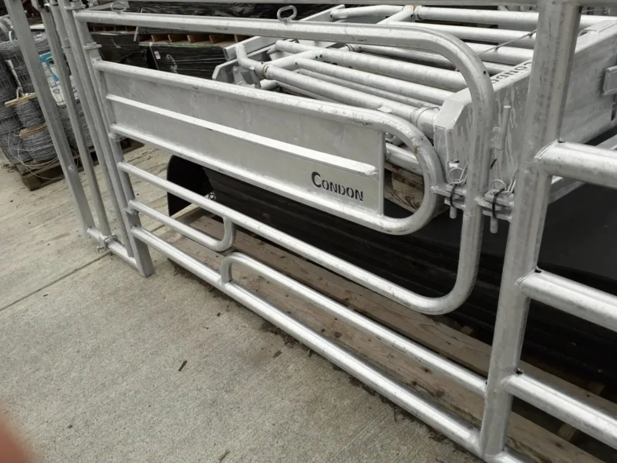 Calving Gate at FRS Fencing Limerick - Image 3