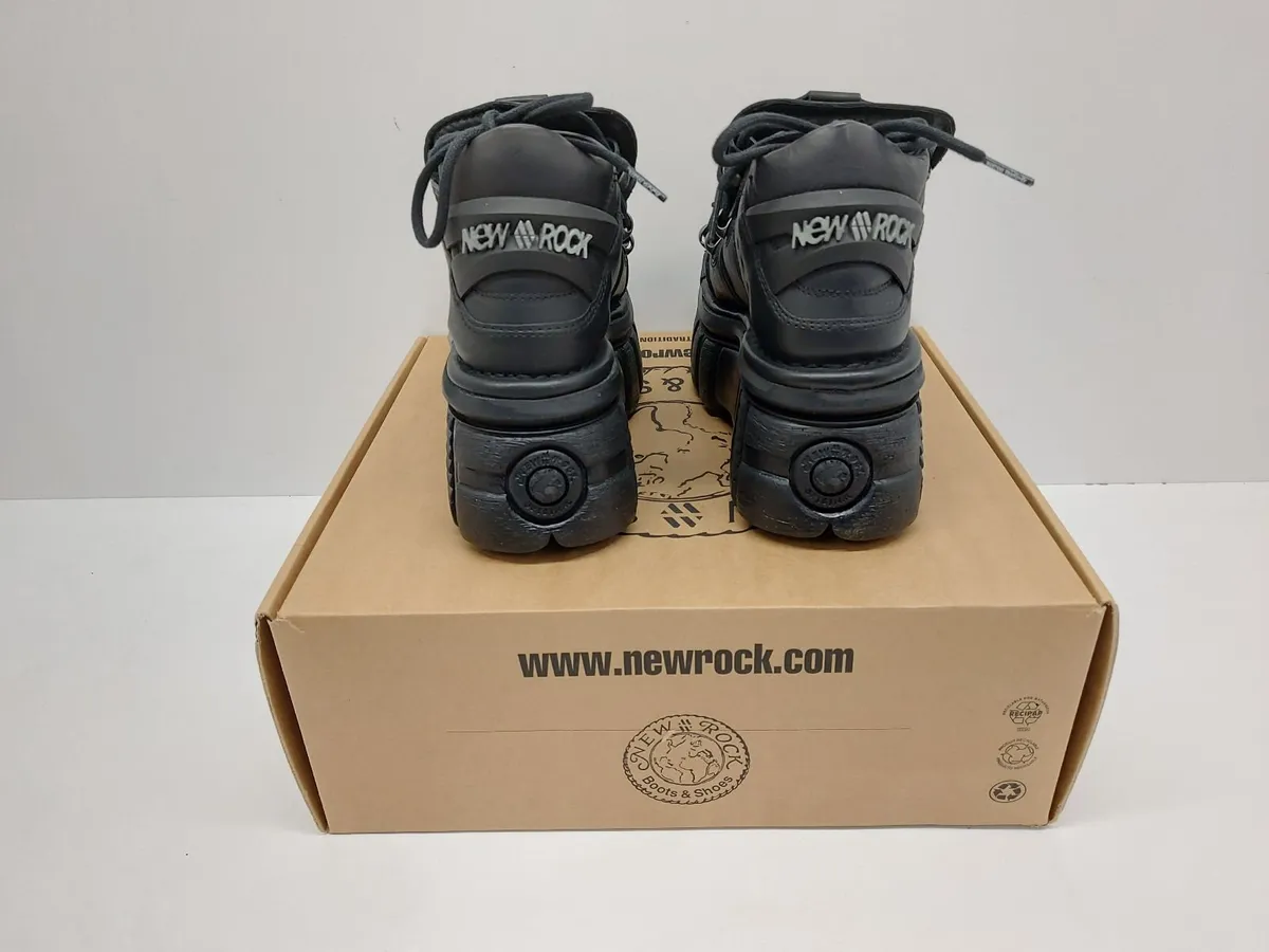 Online Clothing Auction - Image 2
