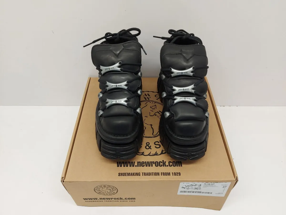 Online Clothing Auction - Image 4