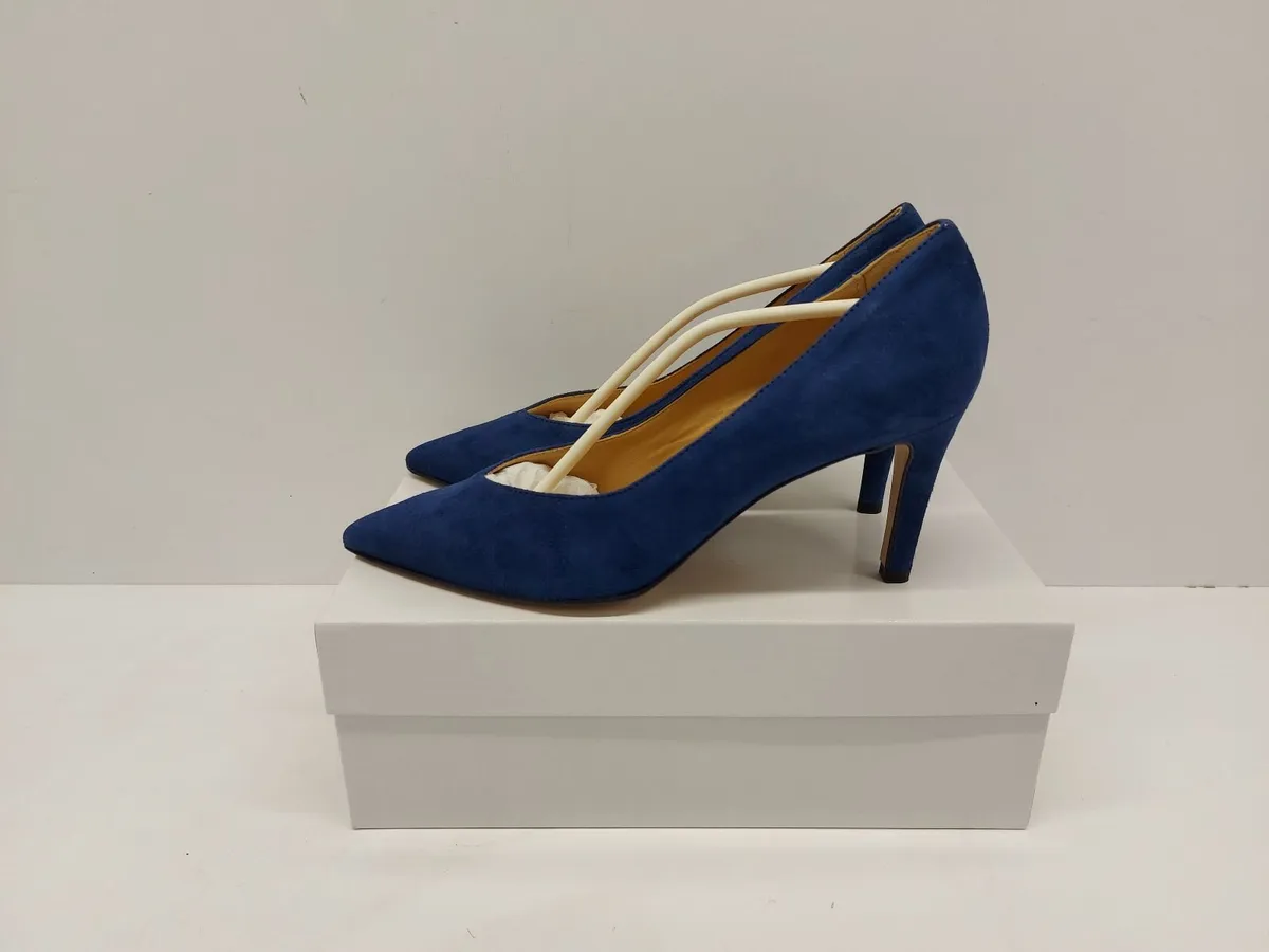 Online Clothing Auction - Image 1