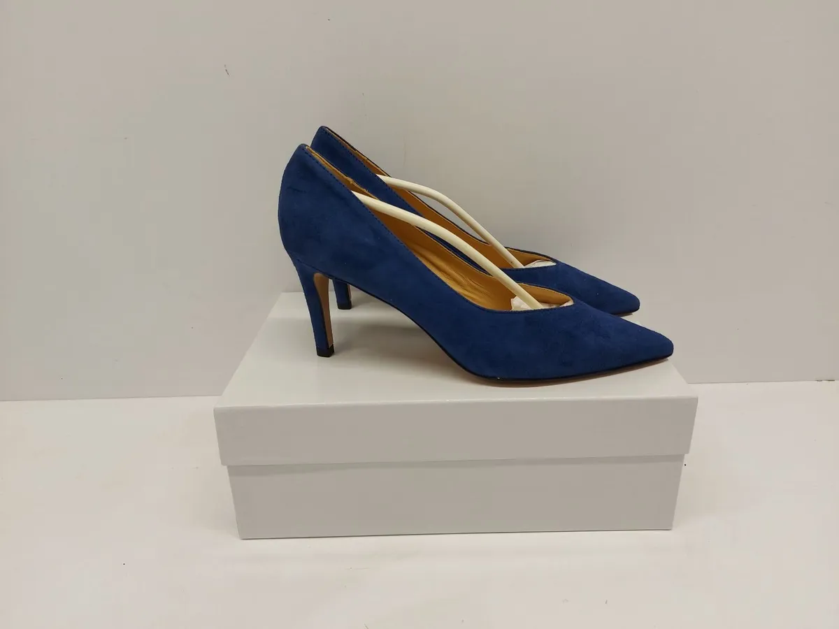 Online Clothing Auction - Image 2