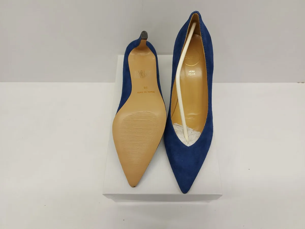 Online Clothing Auction - Image 4