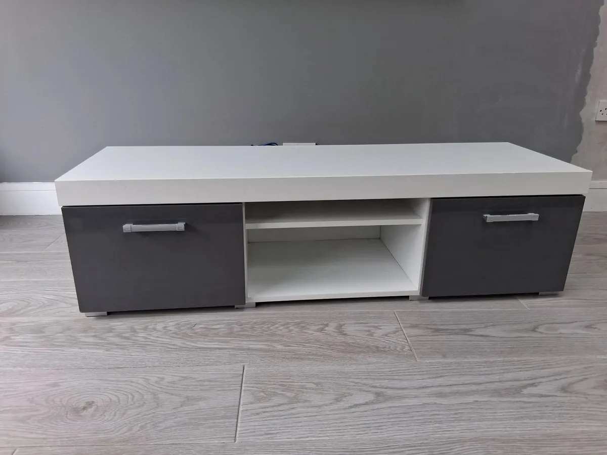 Tv unit/ under tv unit - Image 1