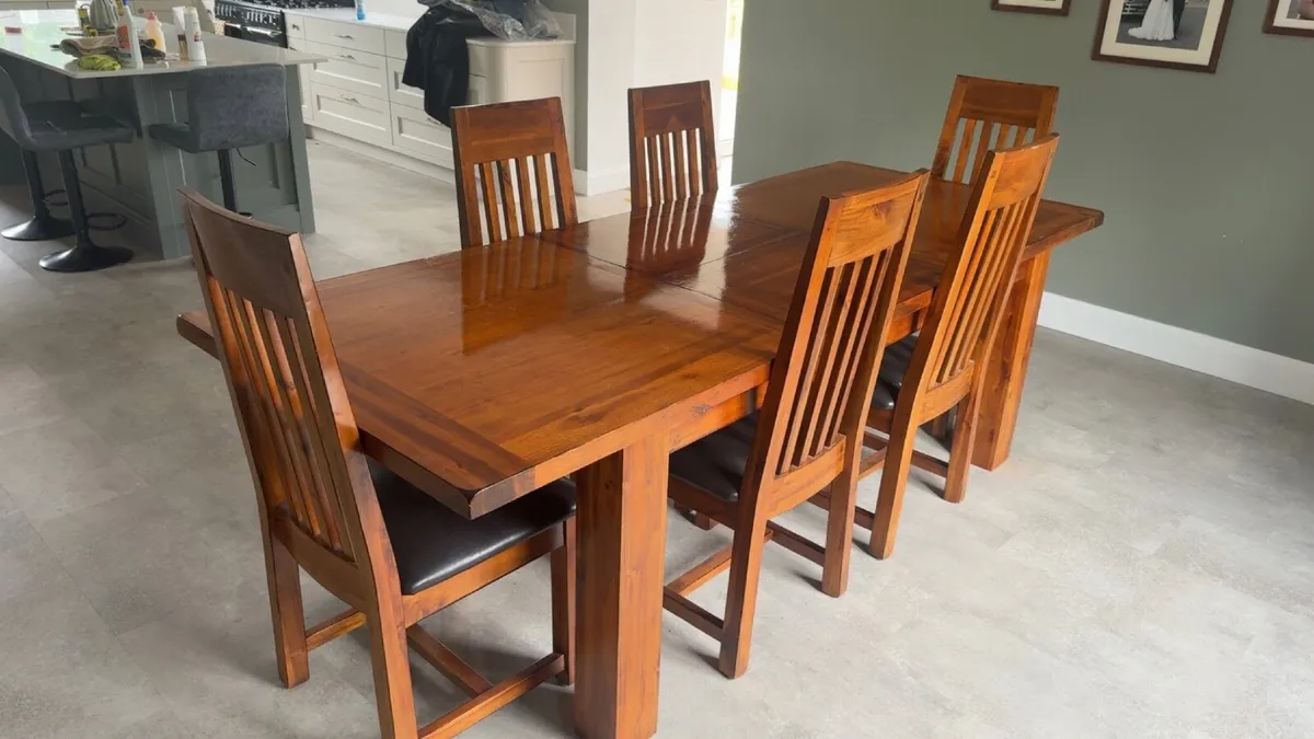 Solid wood table and 6 chairs - Image 1