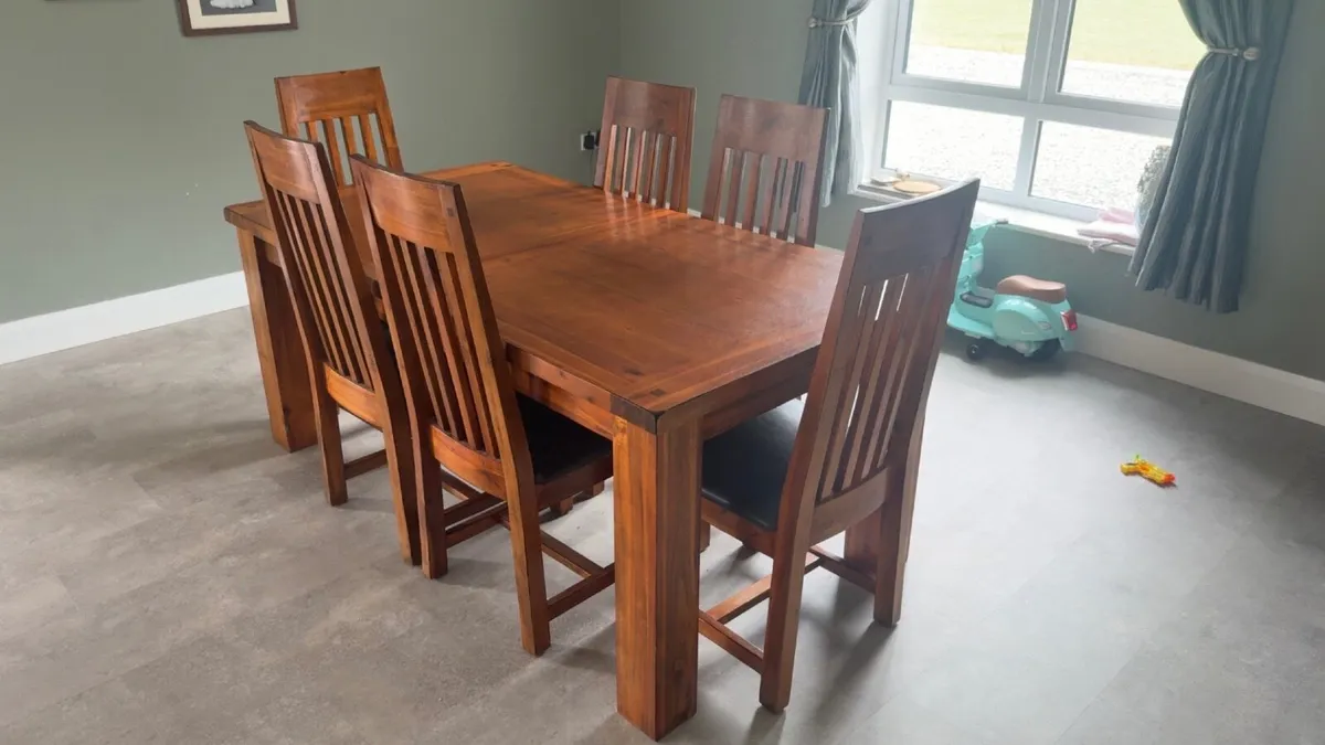 Solid wood table and 6 chairs - Image 4