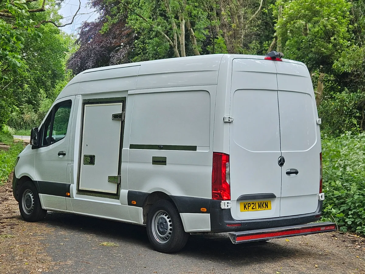 Mercedes-Benz Sprinter 2021 Fridge Freezer - Image 2