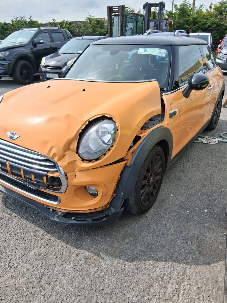Mini Cooper 2014 light damage Only 80,000 km - Image 2