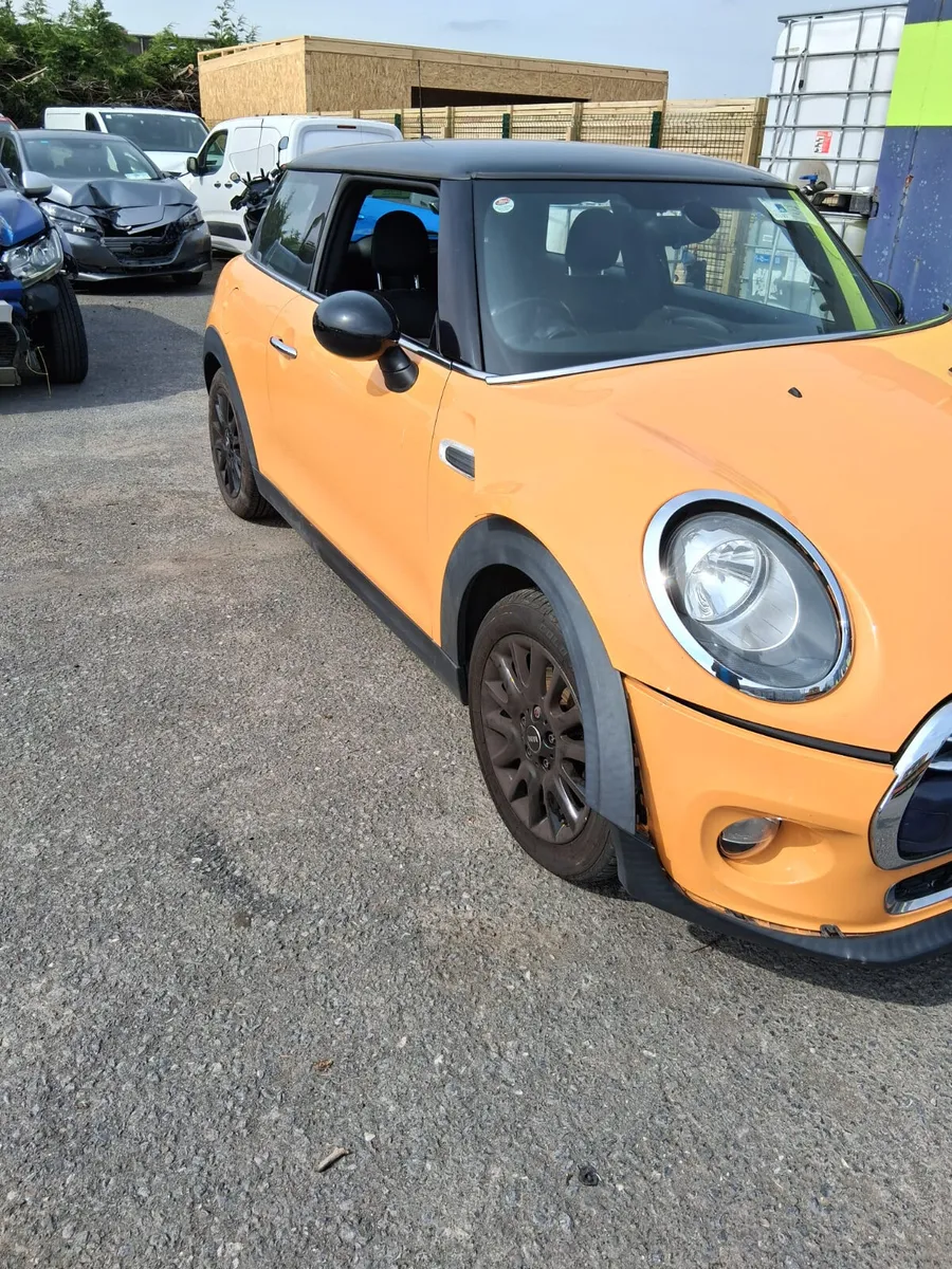 Mini Cooper 2014 light damage Only 80,000 km - Image 4