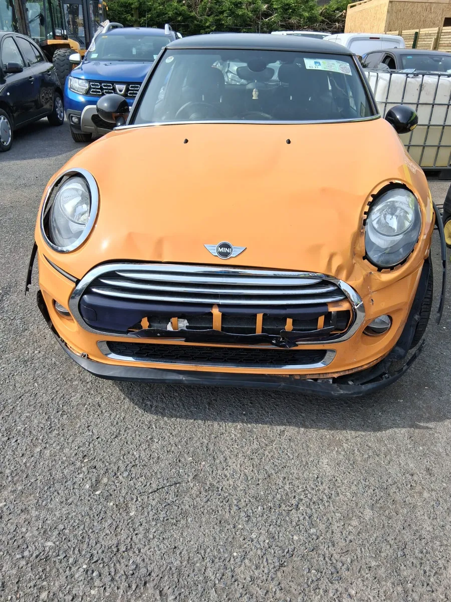 Mini Cooper 2014 light damage Only 80,000 km - Image 3