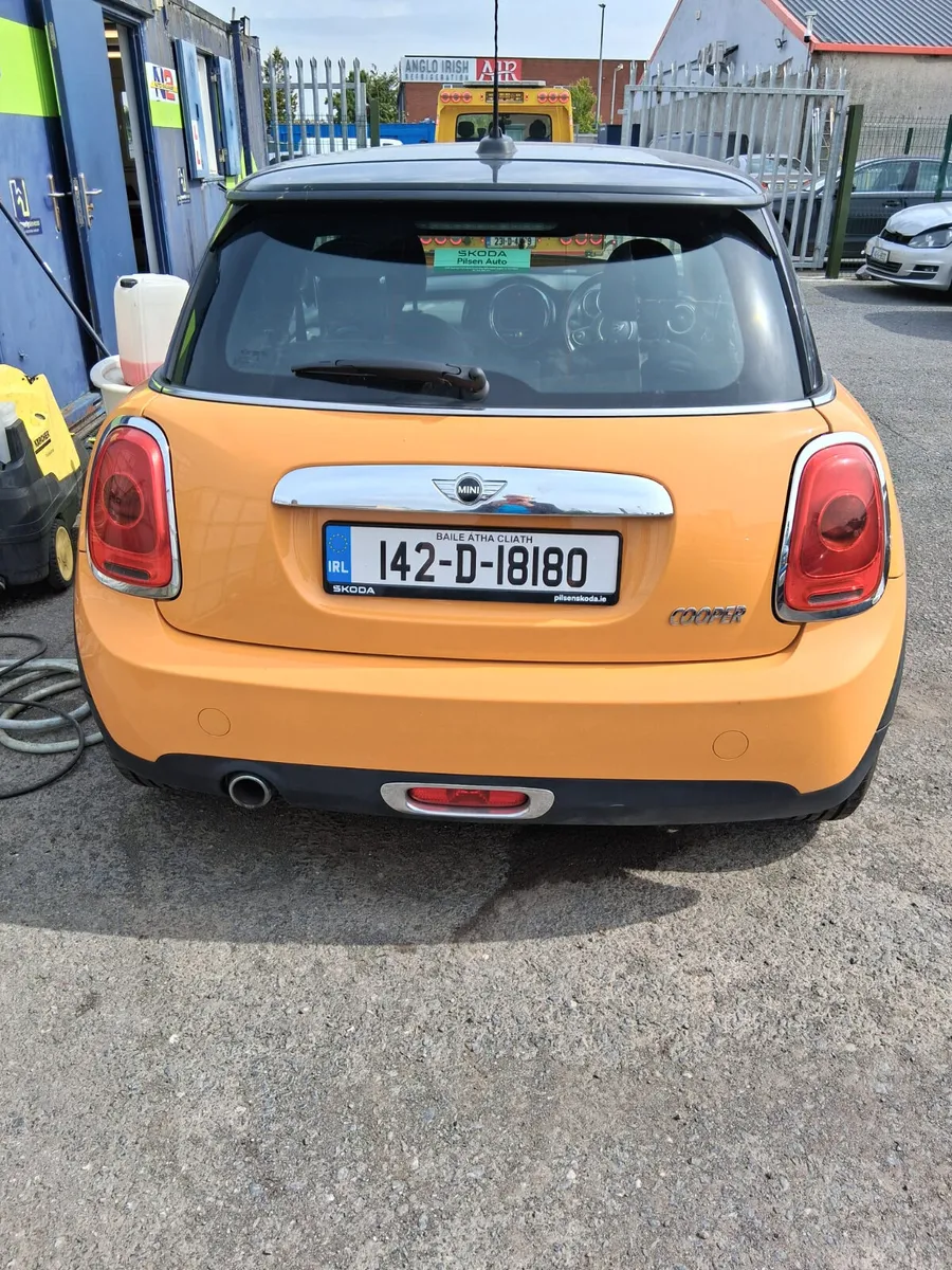 Mini Cooper 2014 light damage Only 80,000 km - Image 1