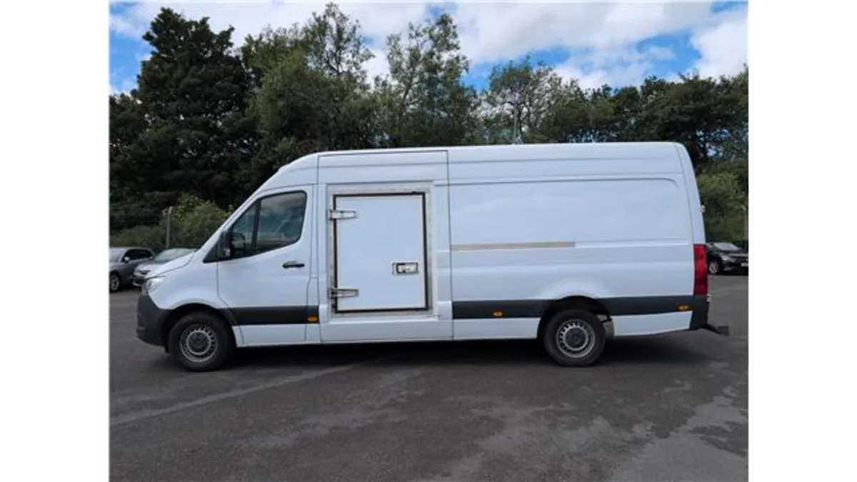 Mercedes-Benz Sprinter 2021 LWB Fridge Freezer - Image 4