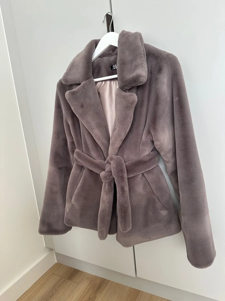 Plush Faux Fur Jacket / Eco-Fur Coat with Belt — M - Image 2