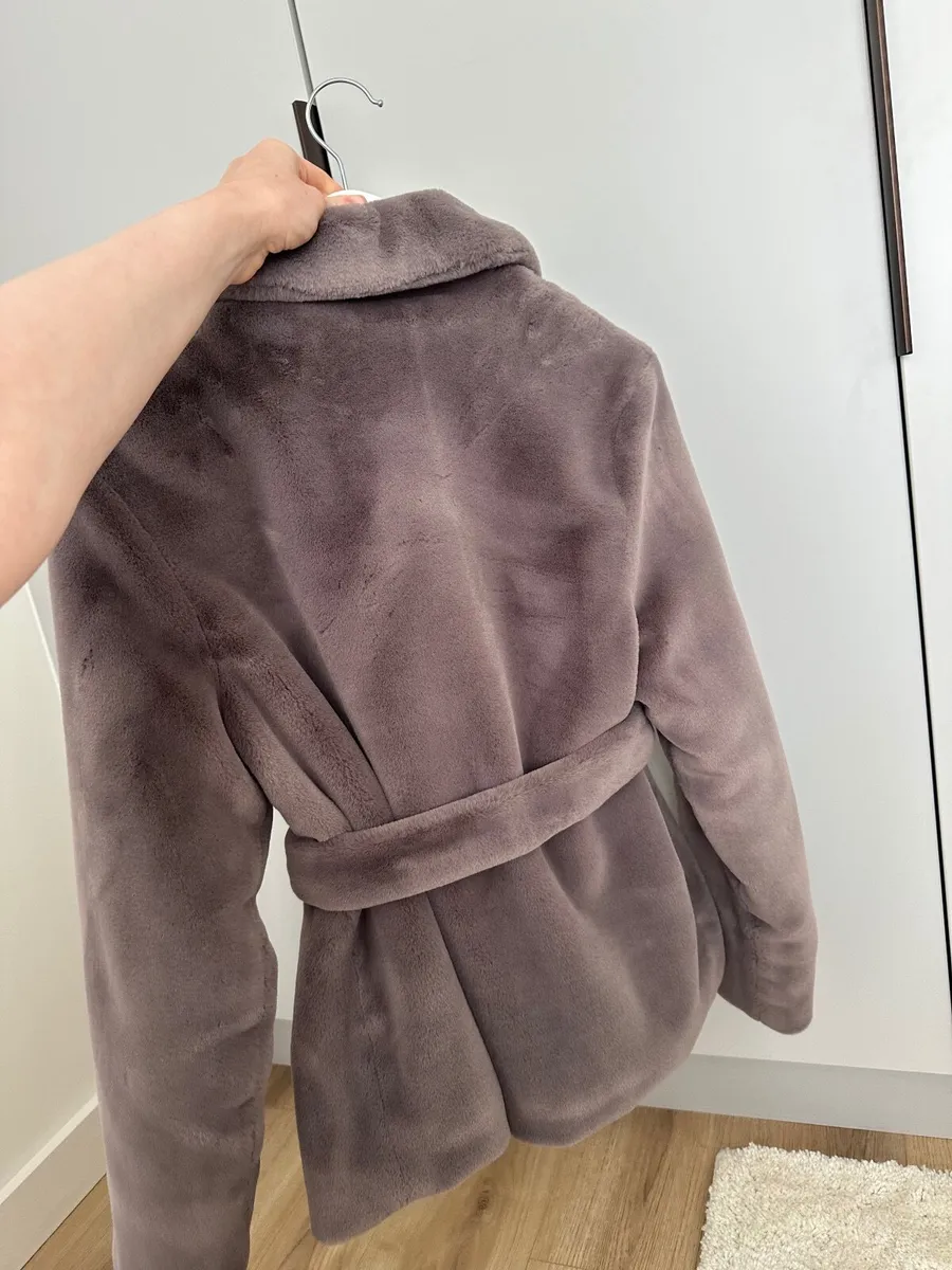 Plush Faux Fur Jacket / Eco-Fur Coat with Belt — M - Image 3