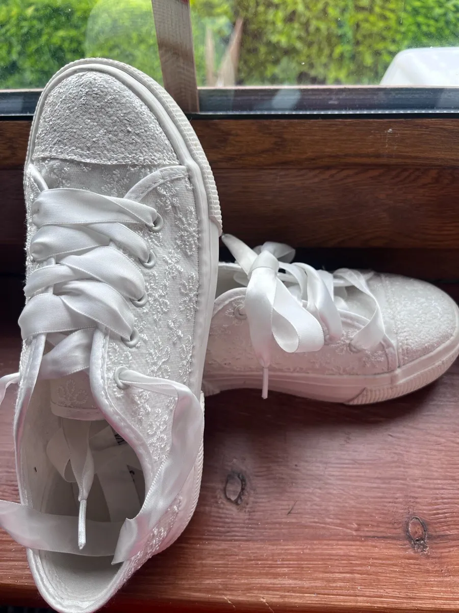 Girls white runners - Image 1