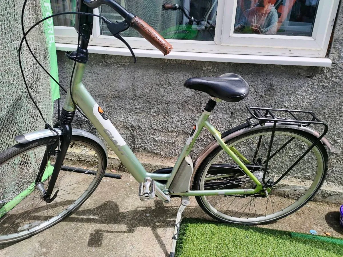 Lady's Giant City Bike - Image 2