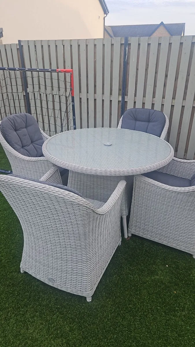 Garden Table & 4 Chairs