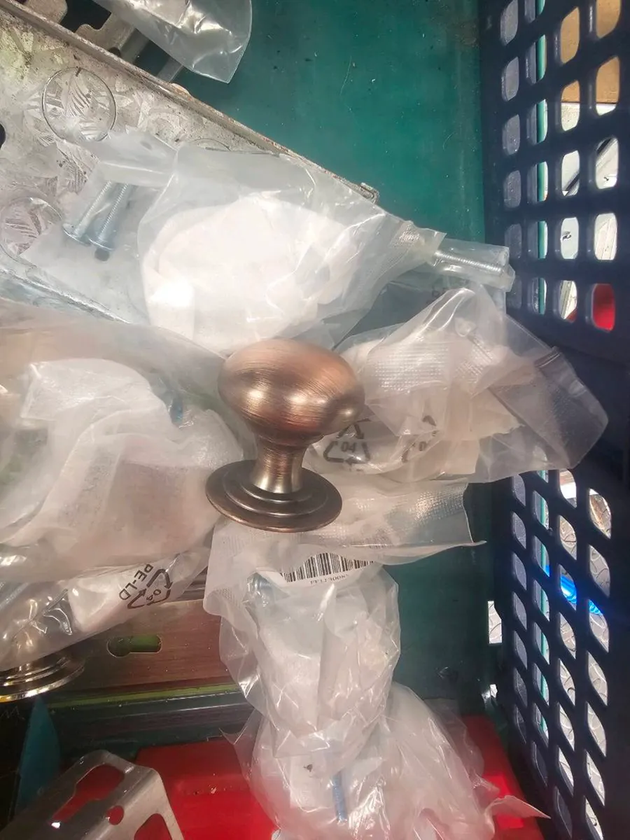 Kitchen door knobs/handles - Image 2