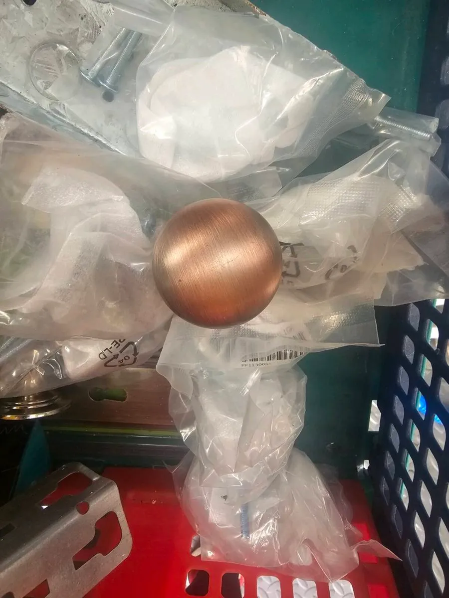 Kitchen door knobs/handles - Image 3