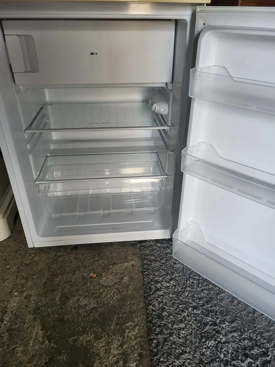 Undercounter fridge - Image 2