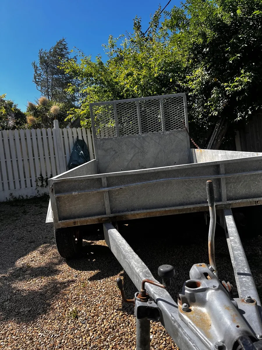 Trailer - Image 1