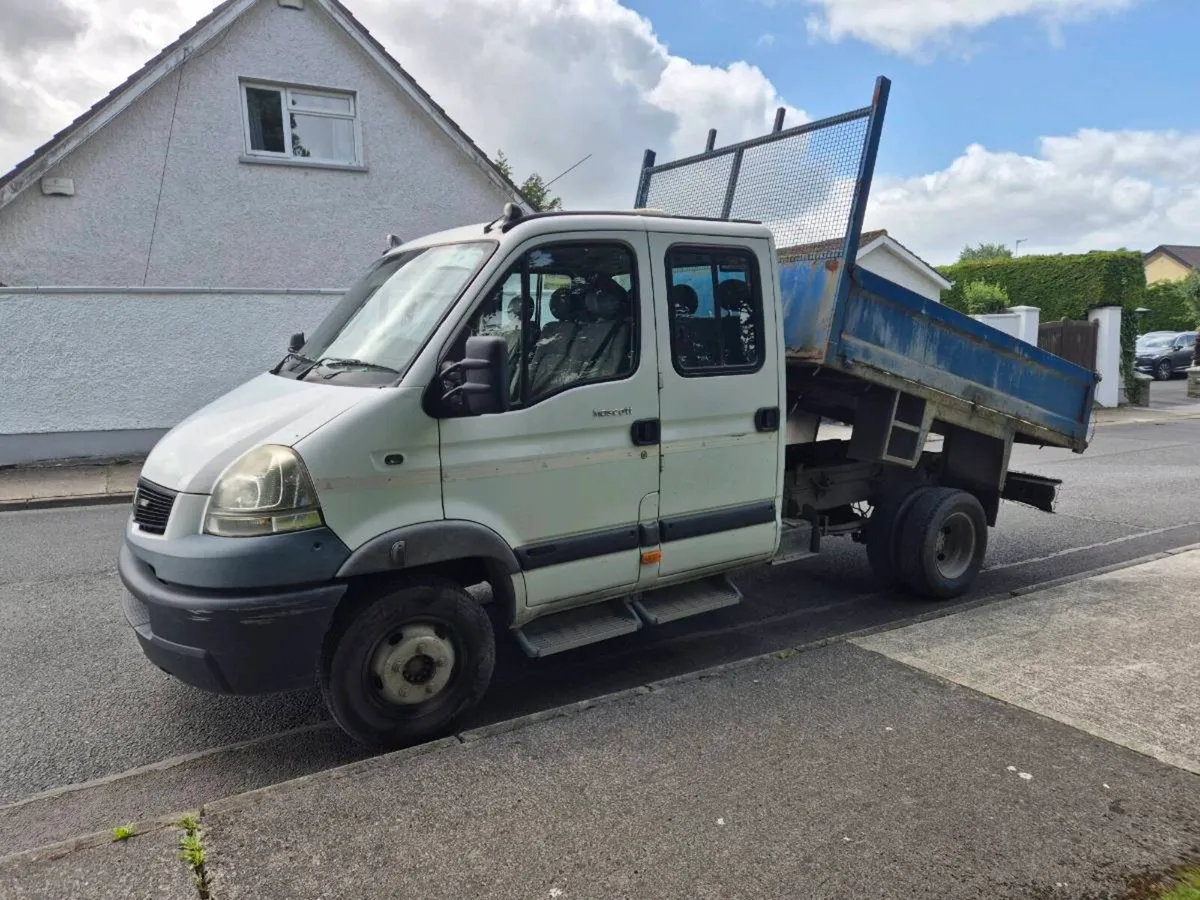 Renault 3.5 ton crewcab tipper - Image 2