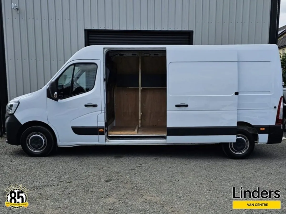 Renault Master LM35 - VERY LOW KMS - Image 3
