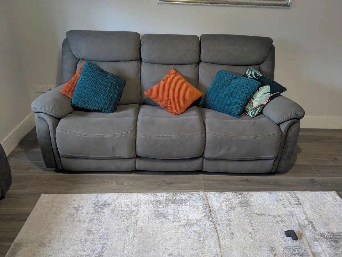 Couch and two armchairs - Image 2
