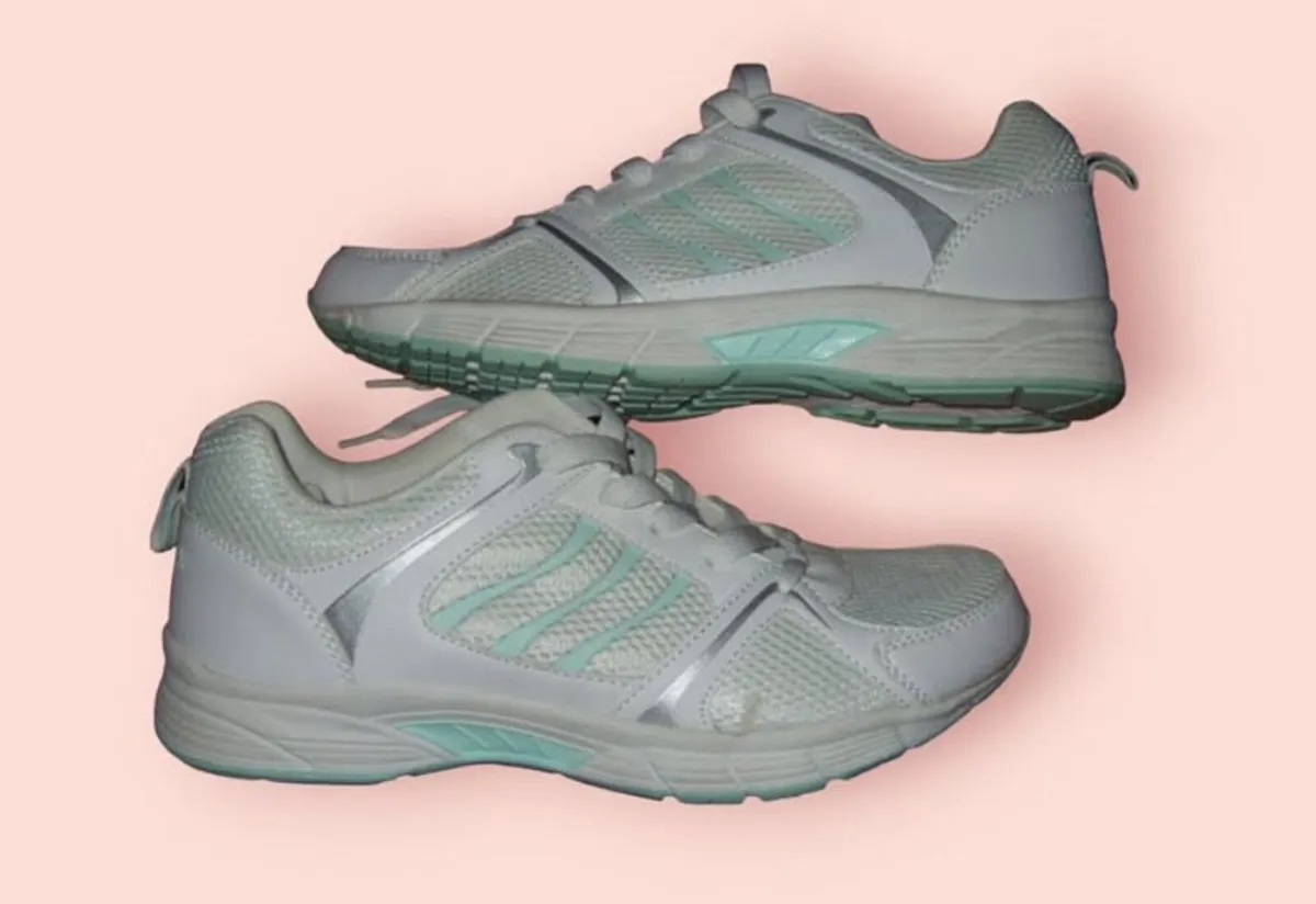BNWT Donnay Trainers - Image 2