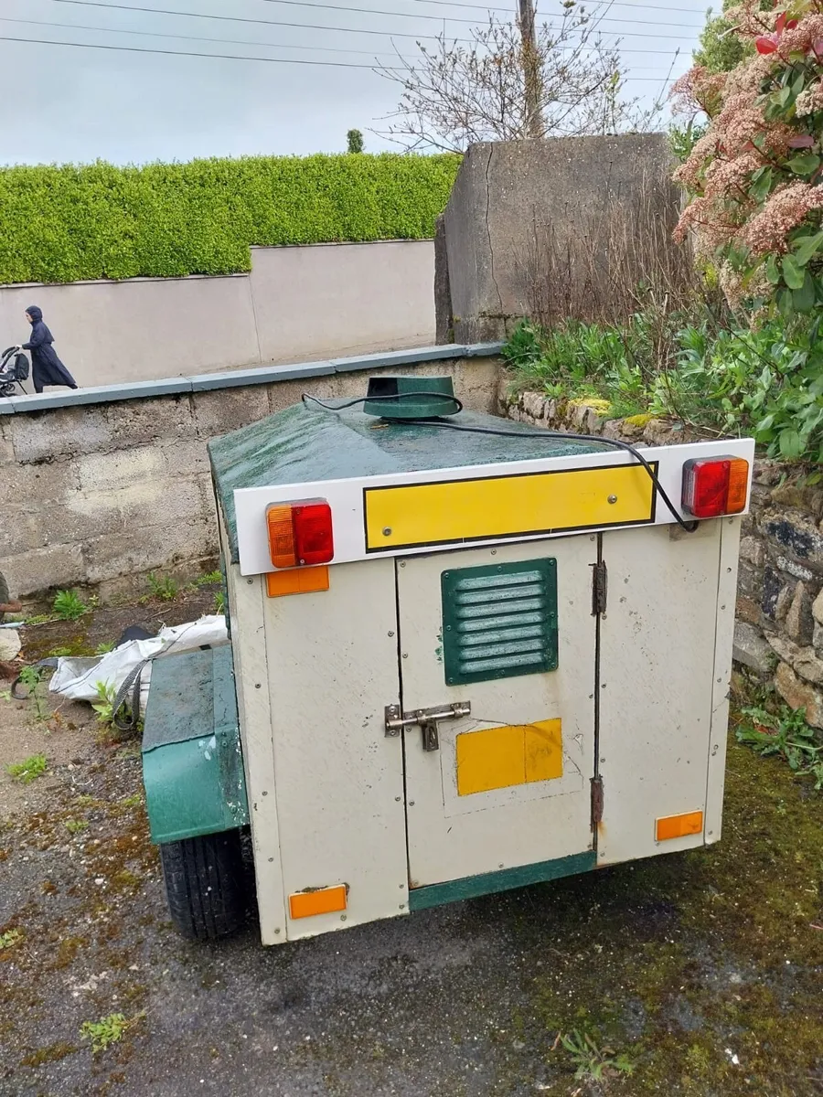 Trailer - Image 1