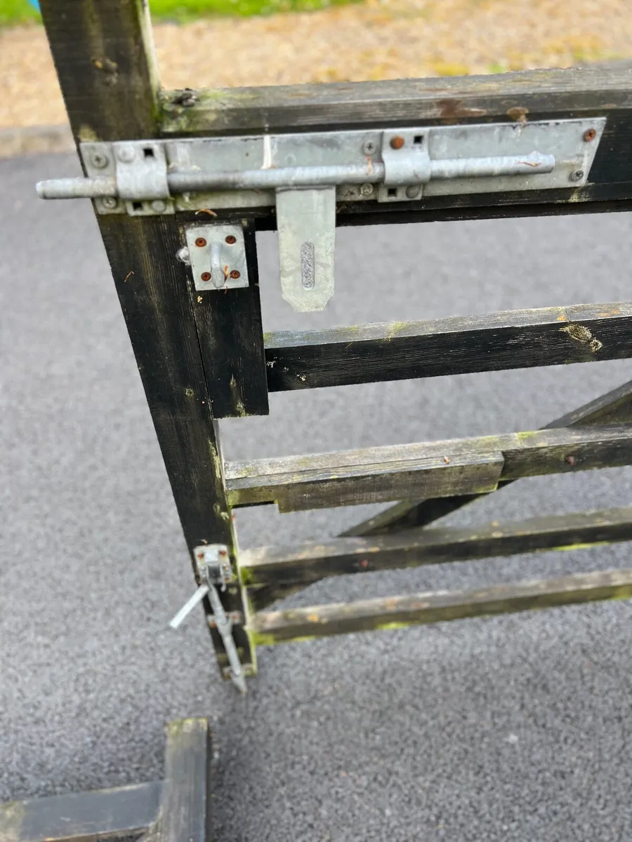 Gates - Image 2