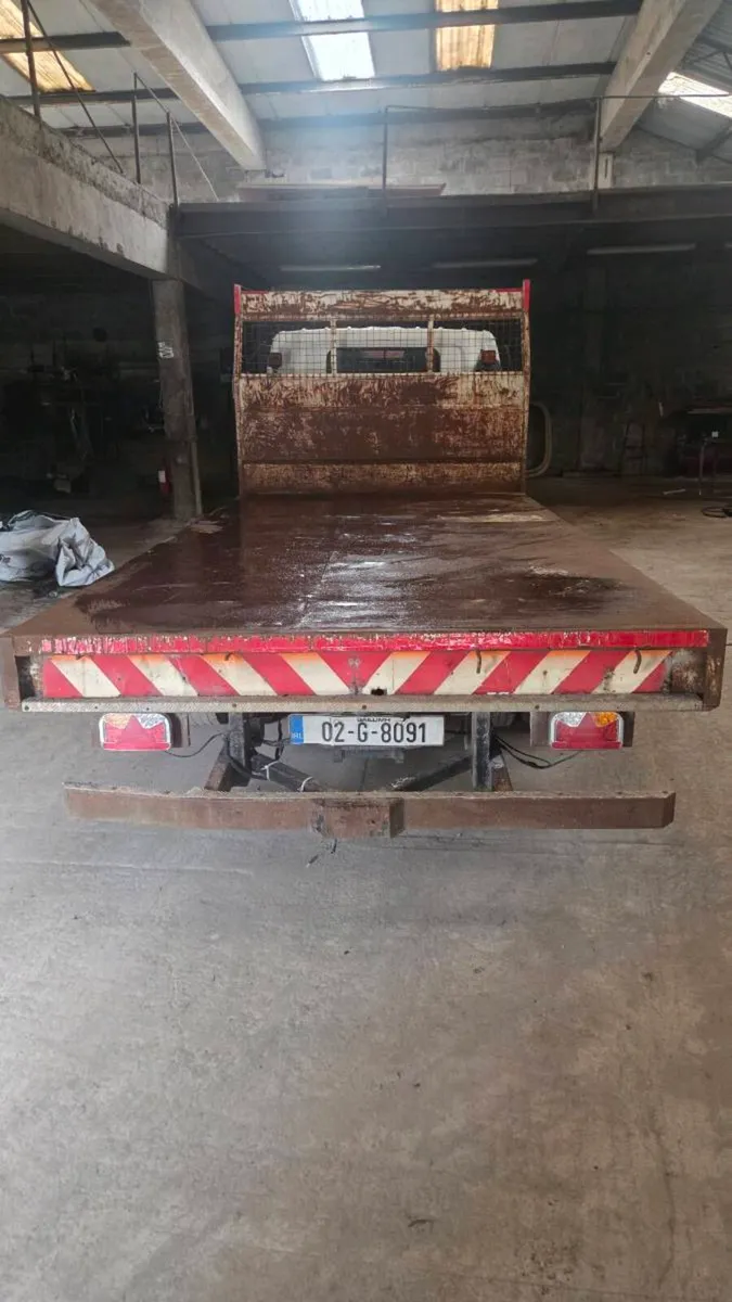 Isuzu NPR - Image 2