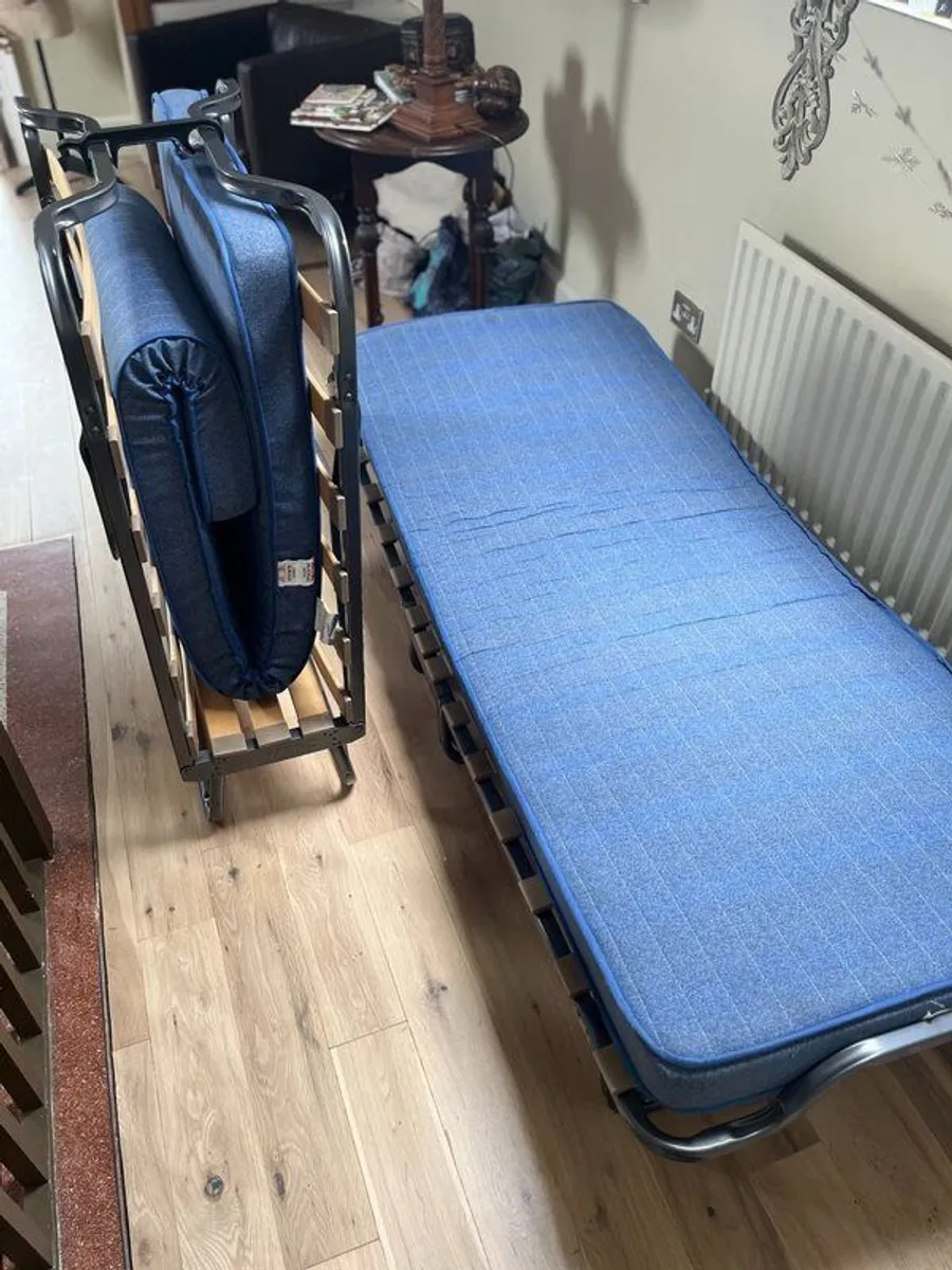 2 x fold-up single beds - Image 4