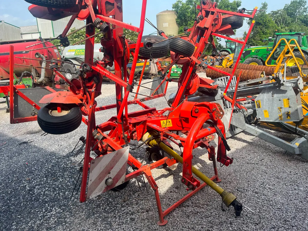 Kuhn GF 7601 Tedder - Image 3