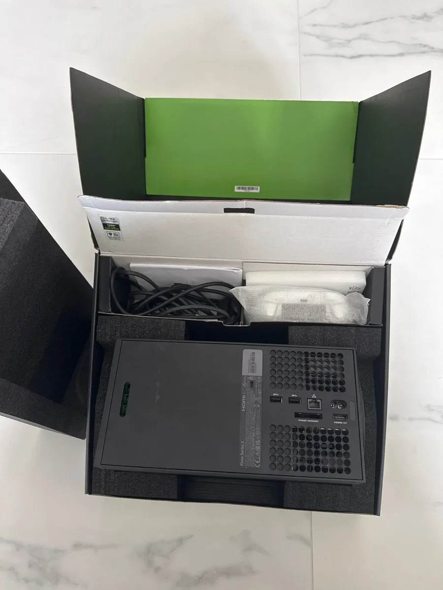 Xbox Series X - Image 3