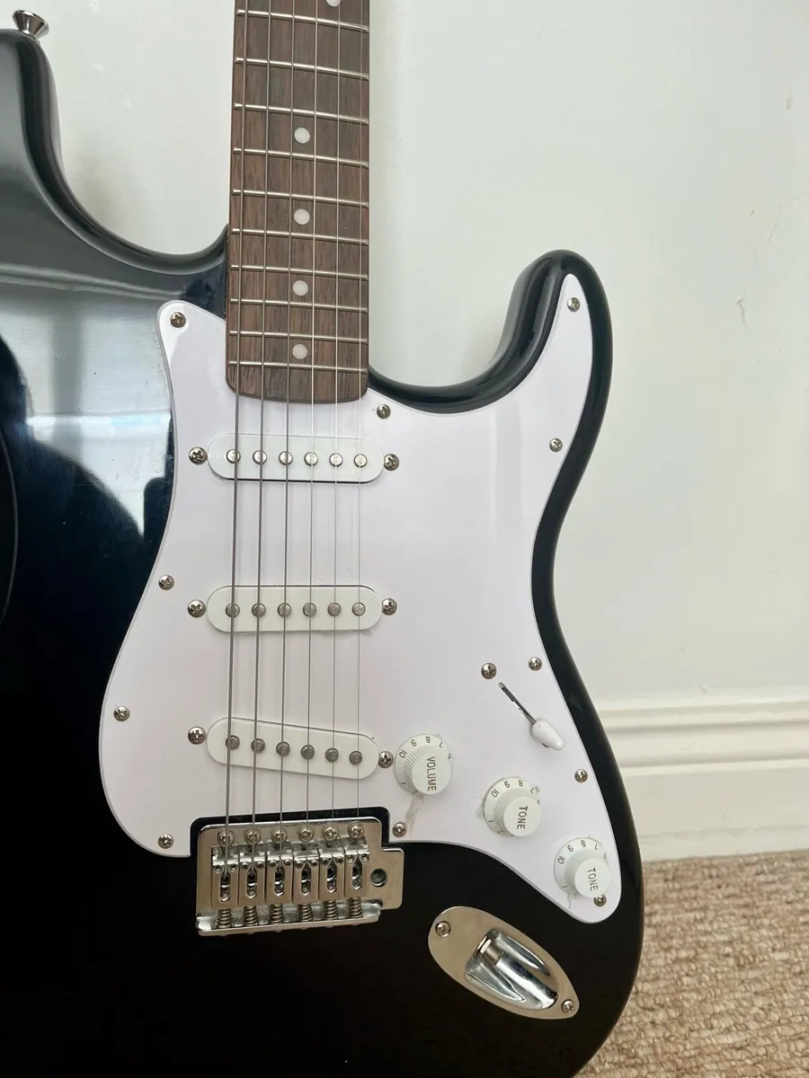 Squier by Fender Stratocaster - Image 2