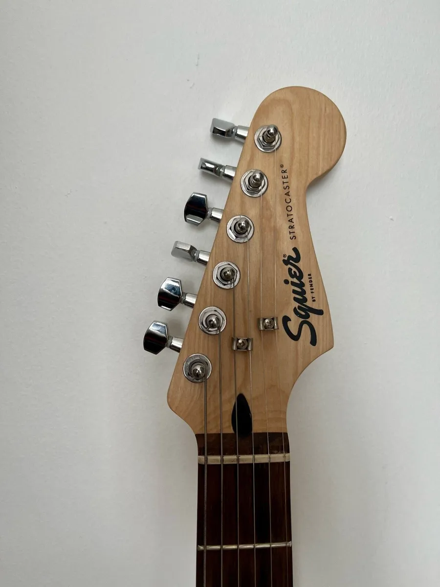 Squier by Fender Stratocaster - Image 3