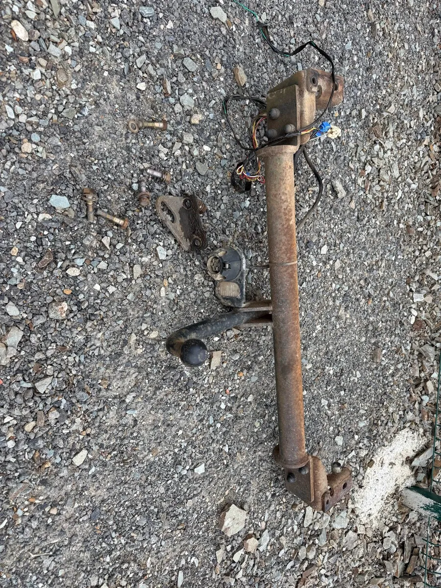 Toyota Rav 4 tow bar - Image 1