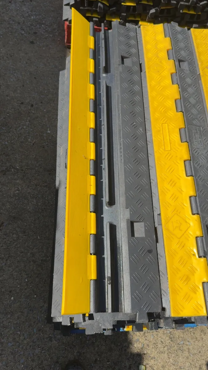 Heavy Duty Cable Ramps / Cable Protectors –1 Metre - Image 3