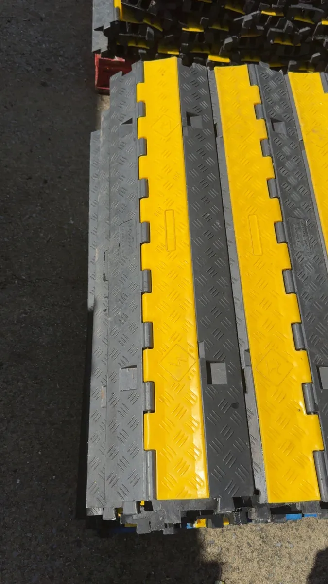 Heavy Duty Cable Ramps / Cable Protectors –1 Metre - Image 2