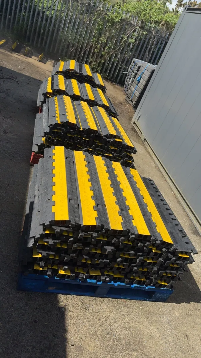 Heavy Duty Cable Ramps / Cable Protectors –1 Metre - Image 1