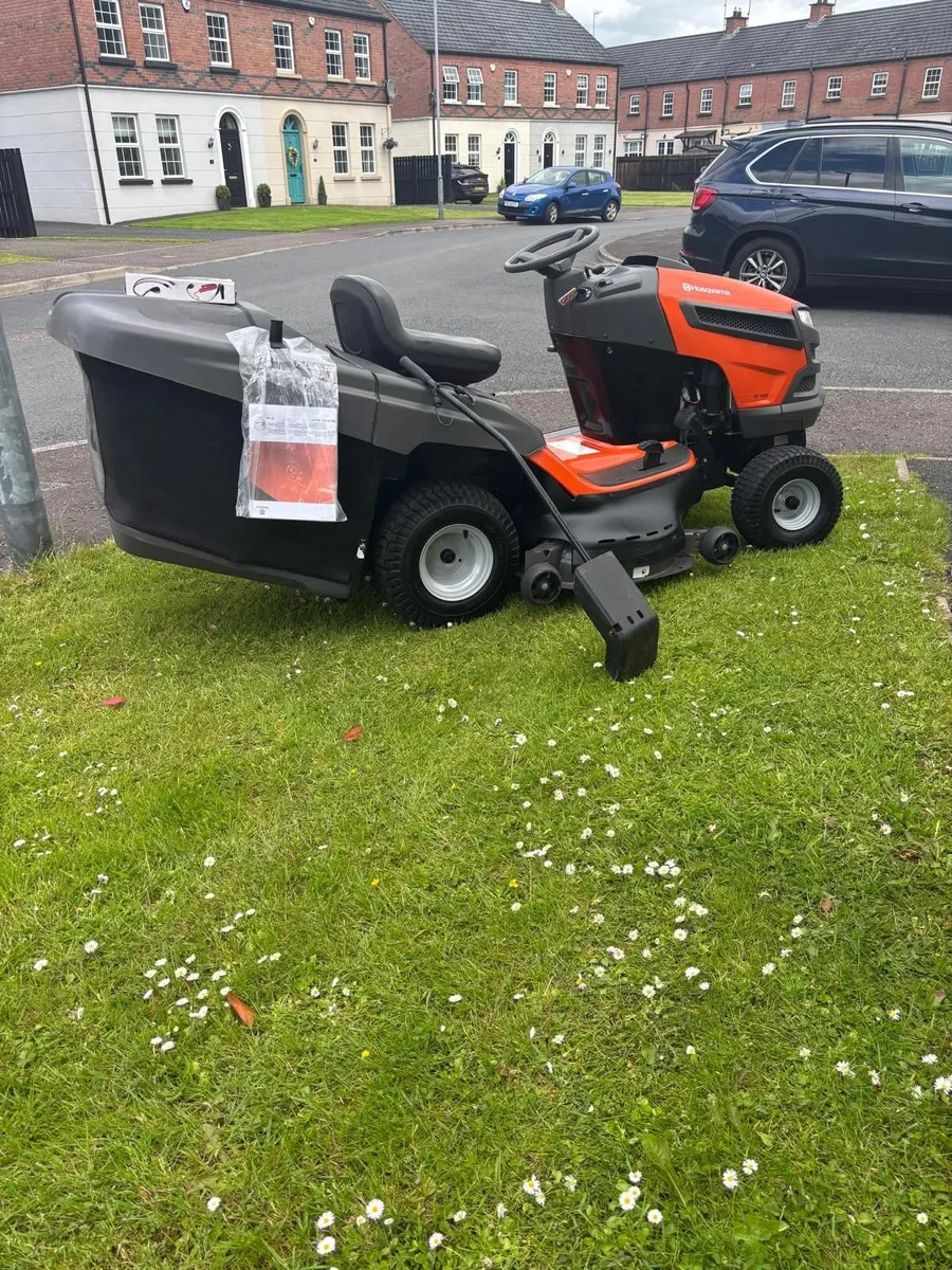 Husqvarna ride on lawnmower - Image 3