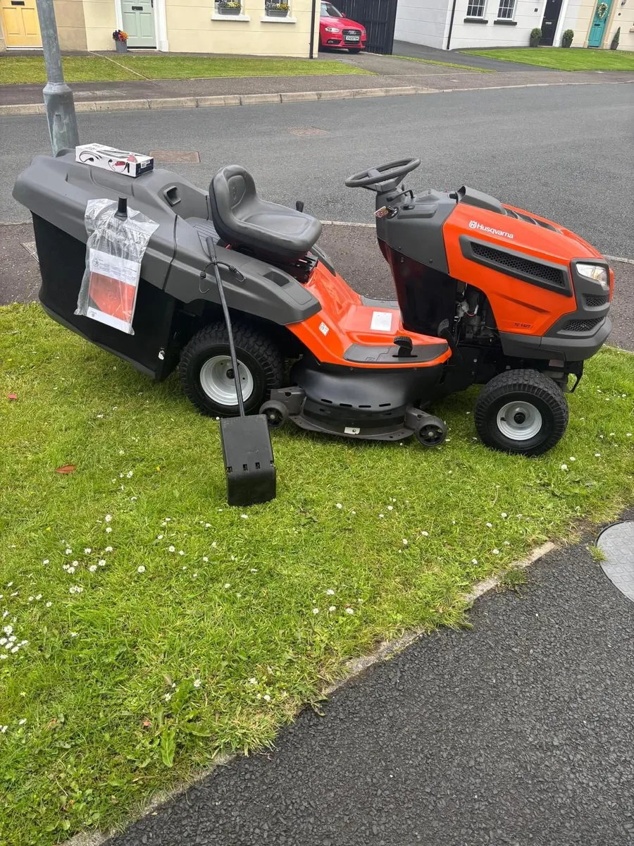 Husqvarna ride on lawnmower - Image 4